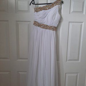 Izzy-dress  one of a kind - white chiffon size 2-4, Bra size B34 fits perfectly